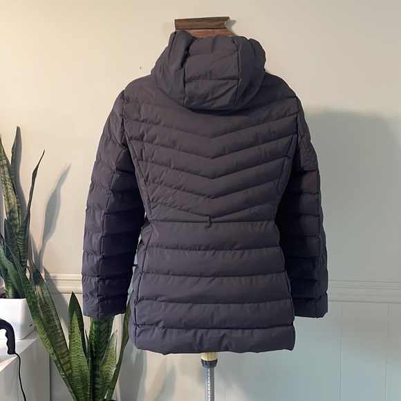 Puffer Jacket with Hood in Navy - Picture 5 of 9